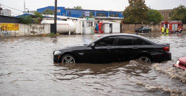 В Одессе подтоплено почти 700 домов: город спасают от коллапса (видео)