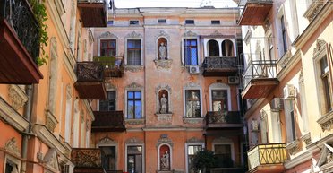 Взятка апельсинами и запретные книги. Воспоминания о детстве в одесской коммуналке