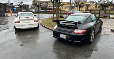 В Украину привезли редкие коллекционные спорткары Porsche (фото)