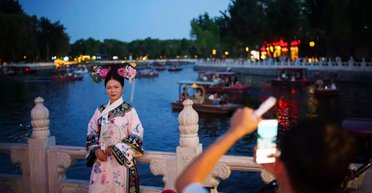 Школа для светских львиц: в Китае набирают популярность курсы этикета для женщин