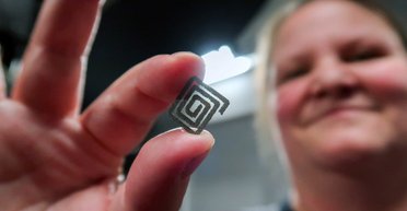 Несподіване джерело енергії замінить батареї: вчені створили алмазно-титановий генератор