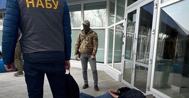 "Задержали с поличным": депутаты Сумского облсовета пытались дать взятку главе ГВА (фото)