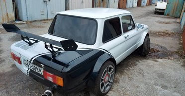 ЗАЗ-спорткар: украинец выполнил яркий тюнинг "Запорожца" (фото)