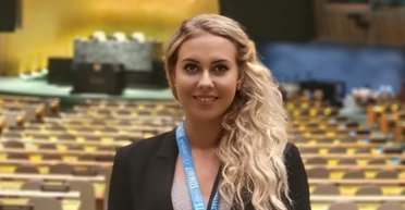 "Много читаю": задержанная в США россиянка объяснила, почему фотографировалась с генералами США