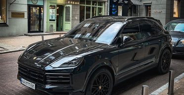 В Україні з'явився новітній кросовер Porsche Cayenne 2023 (фото)