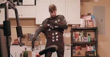 "Человеческая батарея": мужчина использовал тепло своего тела для генерации энергии (видео)