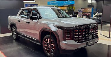 Брутальный дизайн и расход 8 л на 100 км: презентован недорогой пикап MG (фото)