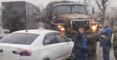 В Мариуполе военный грузовик полный БК протаранил гражданское авто, — Андрющенко (фото)