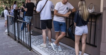 Многие украинки не могут найти себе пару из-за войны и мобилизации мужчин, — NYT