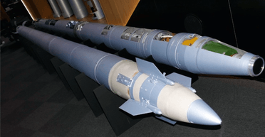 Украинские военные разобрали российский корректируемый снаряд "Торнадо-С" (видео)