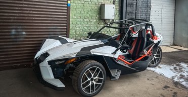 Без окон, без дверей: в Киеве засветился редкий трехколесный спорткар из США (фото)