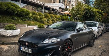 Джентльменский спорткар: в Киеве заметили редкий 500-сильный Jaguar (фото)
