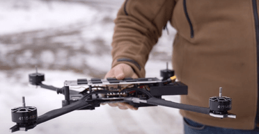 Повністю невидимий у радіоспектрі: ЗМІ показали український оптоволоконний БПЛА (відео)