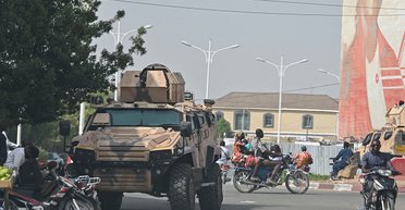 Боевики напали на резиденцию президента Чада: почти 20 человек погибли (фото)