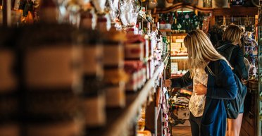 Работа не помогает: даже работающие украинцы экономят на еде, но настроения улучшаются