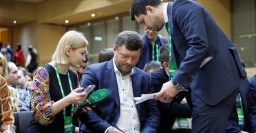 Напередодні важких і відповідальних рішень щодо мобілізації: навіщо Зеленський збирав "Слуг народу" (відео)