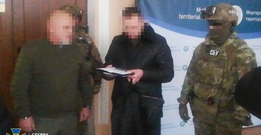 Требовал почти 67 тысяч долларов: под Полтавой на взятке задержан депутат (фото)