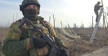 Для посилення логістики: окупанти почали будувати тунелі з сіток під Покровськом (фото)