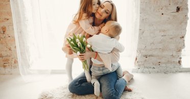 Смертність у 3 рази вища, ніж народжуваність. Чому Україна не народжує і до чого тут повага до жінки