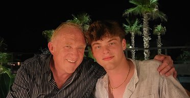 Рідкісне фото: Сальма Гаєк привітала пасинка з днем народження