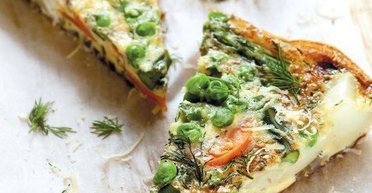 Італійська яєчня: рецепт фрітатти з горошком і пармезаном у мультиварці