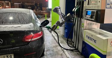 В Китае на АЗС начали использовать инновационных роботов-заправщиков (видео)
