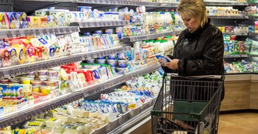 Курица — по 550 гривен за кило: сколько стоят продукты в странах ЕС и как там экономят (фото)