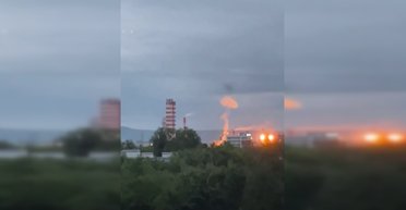 Важливі елементи ВПК РФ: вночі БПЛА атакували два хімічні підприємства (відео)