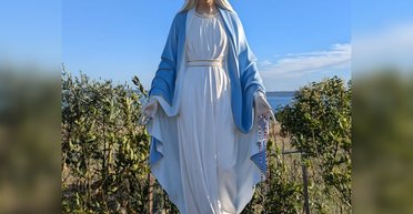 "Кровавые слезы" на известной статуе Девы Марии оказались обманом: что говорят специалисты (фото)