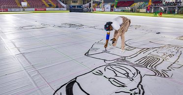 Врач из Нигерии создал самый большой в мире рисунок: что на нем изображено