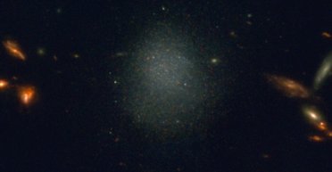 Спокійна та нікому не заважає. Виявлено галактику, якої не повинно існувати (фото)