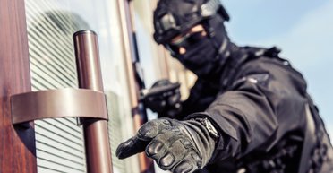 На кого работают маски-шоу: как понять, что происходит в Украине под лозунгом борьбы с плохим бизнесом