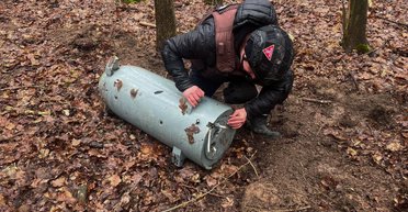 Могла пролежать целый месяц: в Винницкой области нашли боевую часть ракеты Х-101 (фото)