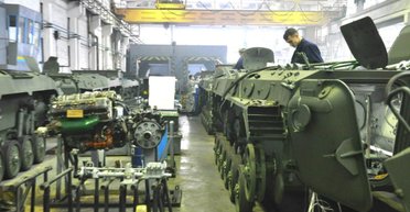 Договори із західним ВПК — це піар влади: Україна не зможе виробляти більше зброї, — експерт