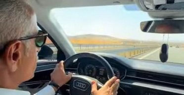 Сам себя выдал: министра транспорта оштрафовали после видео со скоростью 225 км/ч (видео)