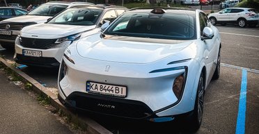 В Украине появился электрифицированный кроссовер от Huawei с запасом хода 1000 км (фото)