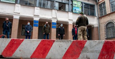 Силоміць посадили в бус: у Харкові чоловік отримав тюремний термін за неявку до ТЦК