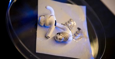 Особливі датчики в навушниках відстежать активність мозку: навіщо це потрібно людям