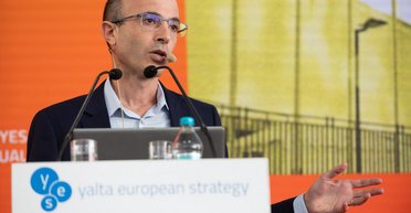 Юваль Ной Харари: мир ждет неравенство, цифровая диктатура и климатическая катастрофа