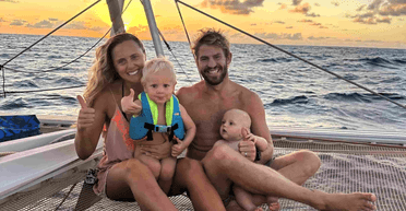 Різдво під вітрилами: сім'я перетворює яхту на святковий будинок (фото)