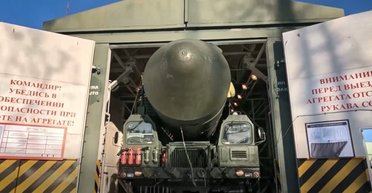 Маскировали и маневрировали: РФ вывела на боевое патрулирование баллистическую ракету "Ярс" (видео)