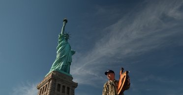 Группа Metallica опубликовала кадры с бандуристом-военнослужащим ВСУ (видео)