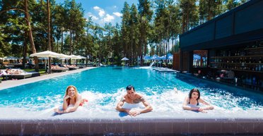 8 варіантів для відпочинку біля Києва: заміські комплекси, готелі та басейни