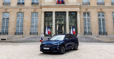 Новым президентским авто Эмманюэля Макрона стал спортивный кроссовер Renault (фото)