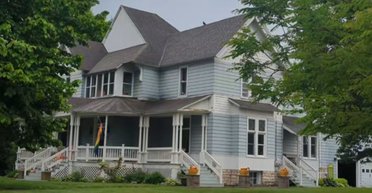 Речі зникають: сім'я купила старовинний особняк із моторошною історією