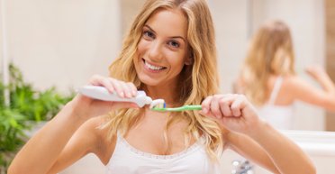 5 советов, которые помогут улучшить здоровье зубов и предотвратить кариес