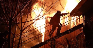 Атака "Шахедов" на Днепр: возросло количество погибших, пылали общежития и авто, — ГСЧС (фото)