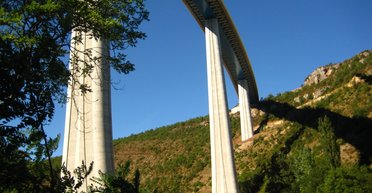 Крок над безоднею: топ найнезвичніших мостів світу, від яких захоплює подих (фото)