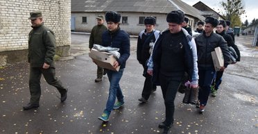 Персонал не идет воевать: как и кого можно забронировать от мобилизации в Украине