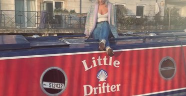 Чай замерзає в чашці: жінка розкрила жахи життя в будинку на воді (фото, відео)